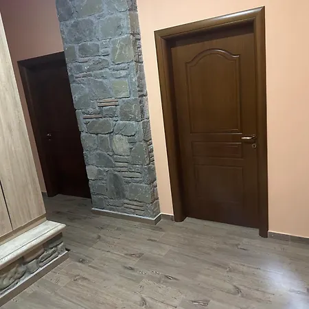 Busulla Pensión Shijak